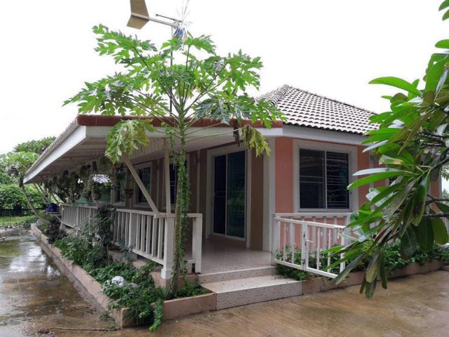 ขายถูก บ้านเดี่ยวชั้นเดี่ยว 2 ไร่ 2 ห้องนอน 2 ห้องน้ำ แอร์ 1ตัว  ติดแม่น้ำเพชรบุรี ร่มรื่น ต.ท่ายาง อ.ท่ายาง จ.เพชรบุรี