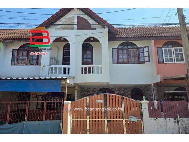 ทาวน์เฮ้าส์ หมู่บ้านอัมรินทร์วิลล่า (ใกล้อิมแพคเมืองธานี) ซอยแจ้งวัฒนะปากเกร็ด 41 เนื้อที่ 20 ตรว. ตำบลปากเกร็ด (สีกัน)