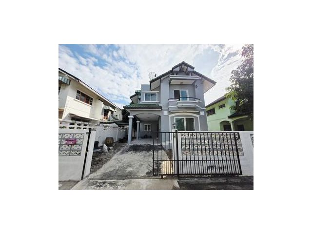 หมู่บ้านลัลลี่วิลล์ คูคต ย่านคูคต ถนนลำลูกกา-คูคต จอดรถได้ 2 คัน