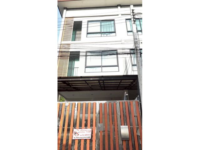 075AGNT ขายทาวน์โฮม 3 ชั้น หลังมุม 45 ตร.ว.