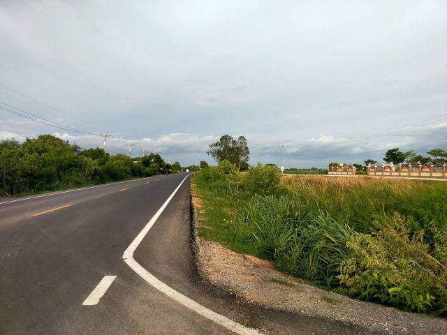 ขายที่ดิน 280--ไร่ ไร่ละ1.8ล้าน.หน้าติดทางหลวง3231 หลังติดคลองใหญ่ อ.บางเลน จ.นครปฐม.เหมาะทำโรงงาน/คลังสินค้า/โรงพยาบาล/มหาวิทยาลัย