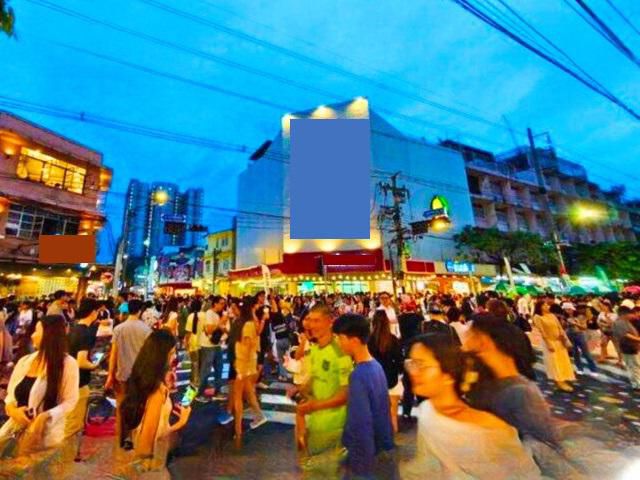 BTSสยาม 1.8กม. บรรทัดทอง  3 ชั้น สามย่าน มิตรทาวน์ 1.4 กม.