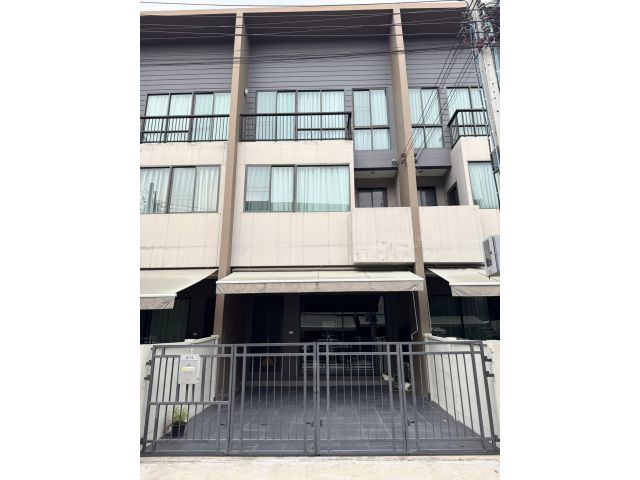 ขาย ทาวน์โฮม 3 ชั้นสุดหรู บ้านกลางเมือง ลาดพร้าว-เสรีไทย 52   สวยพร้อมอยู่