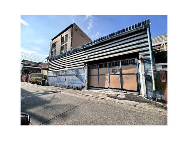 ให้เช่าโกดัง ซอยสาธุประดิษฐ์ 16 ทำเลดีอยู่ใกล้แหล่งธุรกิจ รถเข้า-ออกสะดวก (N.1942)