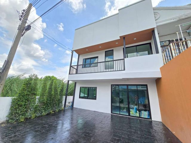 079AGNT ขายบ้านหลังมุม Renovate ใหม่ ใกล้ BTS บางจาก