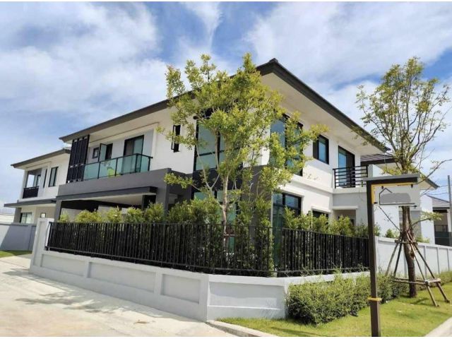 ให้เช่าบ้านหรู โครงการ Britania Bangna km.26 DOUBLE VOLUME สูง 6 เมตร (หลังใหญ่สุด)