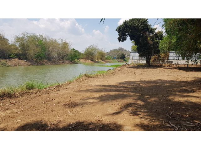 ขายด่วน!!!ที่ดินแปลงสวยถมแล้ว ติดแม่น้ำ ติดถนนลาดยาง ใกล้ชุมชน เนื้อที่ 2-0-28 ไร่ อากาศดีร่มรื่น เหมาะปลูกบ้านพักผ่อน