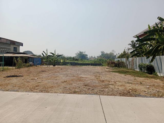 ขายที่ดิน 100 ตารางวา ถมดินแล้ว น้ำไฟพร้อมติดถนนคอนกรีต ต.หนองดินแดง