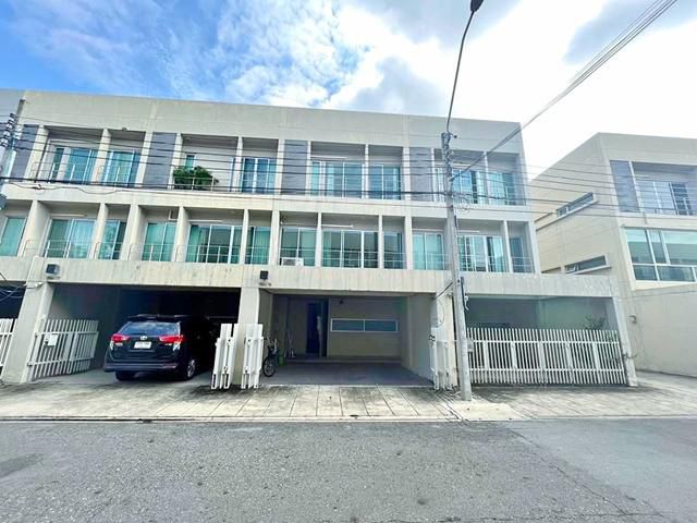 พระราม9 ARL รามคำแหง 1.8 เดอะไนน์ พระราม 9 1.2 กม.  พัฒนาการ18-26