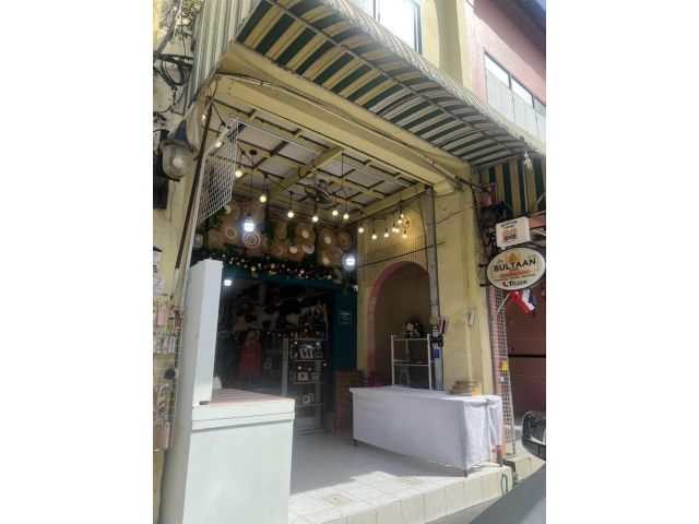 ขายอาคารพาณิชย์พร้อมผู้เช่า เนื้อที่ 25 ตารางเมตร ตำบลตลาดใหญ่ อำเภอเมือง จังหวัดภูเก็ต