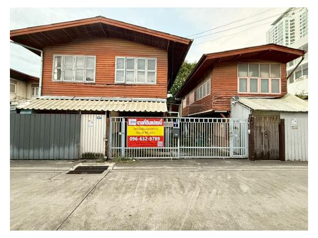 ขาย ที่ดินพร้อมสิ่งปลูกสร้าง ซอยลาดพร้าว 18 แยก 4 ขนาด 95 ตรว. ใกล้ MRT ลาดพร้าว ห่างจากปากซอยลาดพร้าว 18 เพียง 280 เมตร