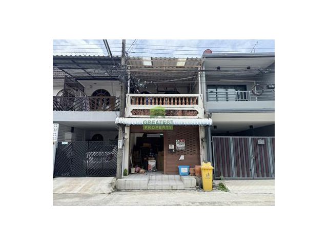 รีบคว้า หมู่บ้านเสนาวิลล่า 84 ทาวน์เฮ้าส์ 2 ชั้น เนื้อที่ 18 ตร.ว บ้านทำเลดี ใกล้เดอะมอลล์บางกะปิ ราคาสุดคุ้ม