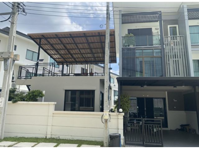 ขายทาวน์โฮม 3 ชั้น ทาวน์ อเวนิว เมิร์จ รัตนาธิเบศร์ ต. เสาธงหิน อ.บางใหญ่ จ.นนทบุรี