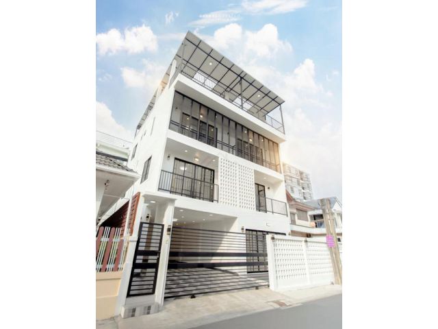 ขายโฮมออฟฟิศ 4 ชั้น 800 ตรม.รีโนเวทใหม่ ซอย 20 มิถุนา ใกล้ MRTสุท