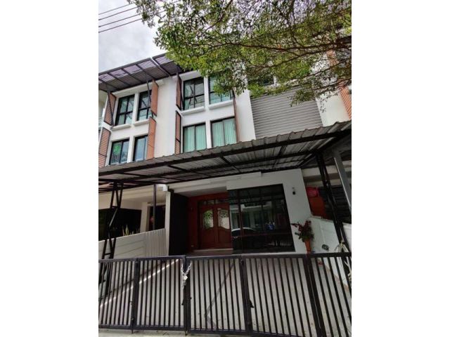 ให้เช่าทาวน์โฮม 3 ชั้น Areeya Mandarina สุขุมวิท 77 ใกล้รถไฟฟ้าสายสีเหลือง สถานีศรีนุช เฟอร์นิเจอร์ครบ พร้อมเข้าอยู่