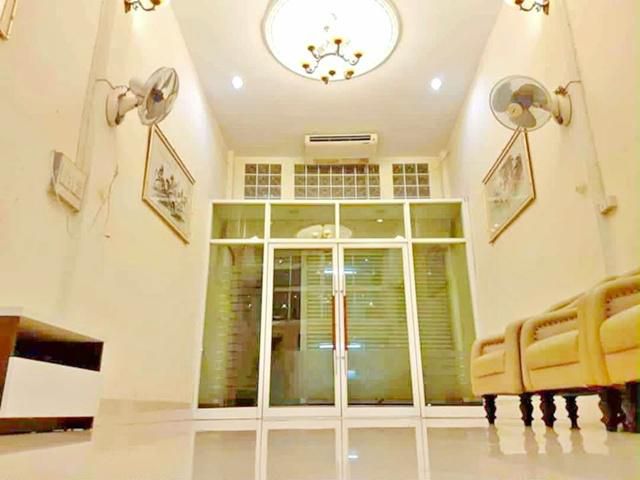 รพ.บางปะกอก9 อาคาร 3.5ชั้น 2นอสนง.เขตจอมทอง ตลาดสดโอ๋เอ๋ 300 ม.