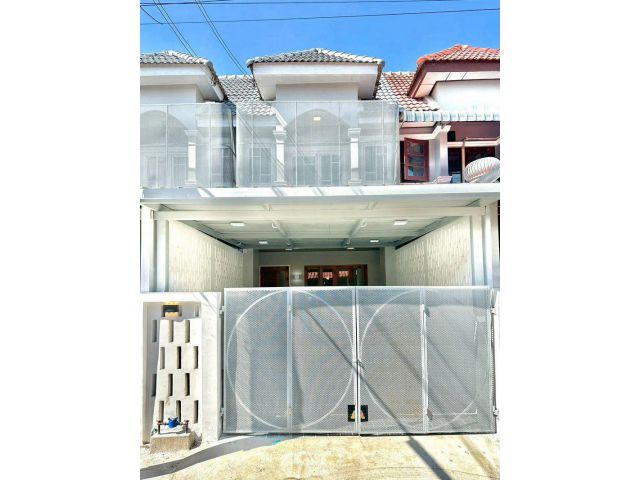 ขายทาวน์เฮ้าส์ 2 ชั้น หมู่บ้าน ช.รุ่งเรือง 6 ใกล้รถไฟฟ้าสายสีม่วง สถานีแยกบางพลู เนื้อที่ 18 ตารางวา 2 ห้องนอน