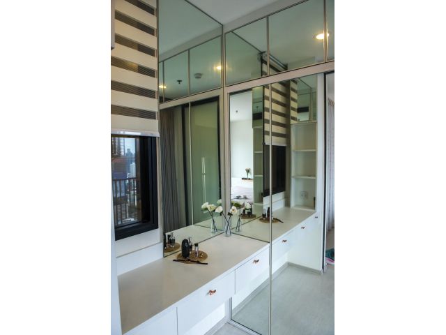 for sale condo Life Asoke (S03-2202)