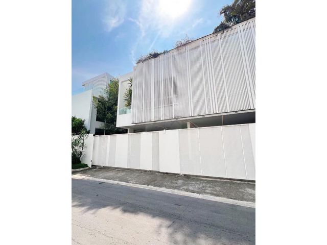 ให้เช่าบ้านหรู 3ชั้น 4นอน VIVE เอกมัย-รามอินทรา มีลิฟท์ สระว่ายน้