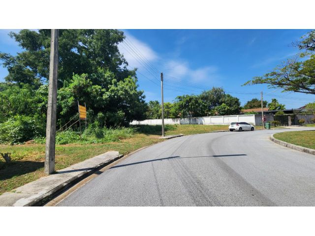 ขายที่ดิน 408 ตร.ว หมู่บ้านปัญญารีสอร์ทบางพระ หลังติดทะเลสาบ