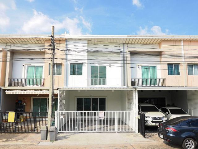ขายราคาพิเศษ ทาวน์เฮ้าส์ 2 ชั้น ม.พลีโน่ 20.6 ตร.ว. 3 ห้องนอน 2 ห้องน้ำ ทำเลต้นโครงการ ถนนเมน บ้านหน้ากว้าง ฟังชั่นบ้านด