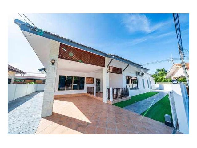 H995 ขายบ้านเดี่ยวชั้นเดียวรีโนเวทใหม่ 5 ห้องนอน 4 ห้องน้ำ ทำเลดีมาก ใกล้โรงเรียนธารา พัทยา