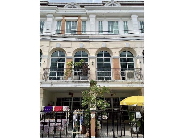 ขาย/ให้เช่า ถูกมาก!! ทาวน์โฮม 3 ชั้น 2 หลังทะลุกัน ม.พลัสซิตี้พาร์ค ลาดพร้าว 71 ใกล้รร.สตรีวิทยา2 เซ็นทรัล ทางด่วนฯ