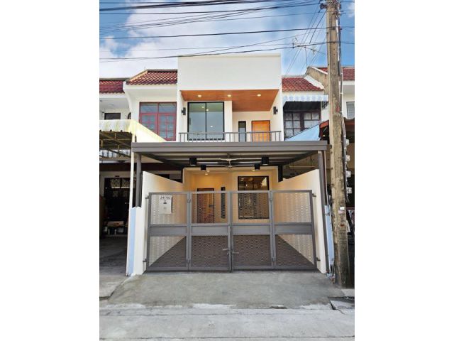 ขายทาวน์เฮาส์ 2 ชั้น บ้านสวยตกแต่งใหม่ หมู่บ้านอยู่เจริญ ดอนเมือง ติดถนนวิภาวดีรังสิต 37 ทำเลใกล้สนามบินและเมือง