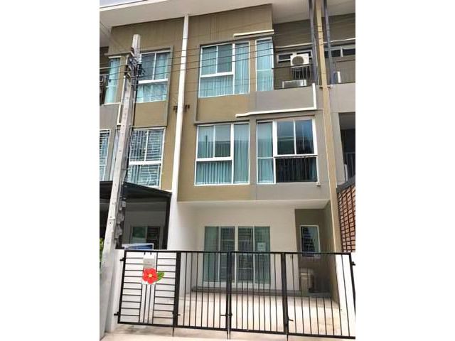 ให้เช่าทาวน์โฮม3ชั้น 25ตรว. อยู่ถนน รามอินทรา127 ใกล้บิ๊กซีสุวินท