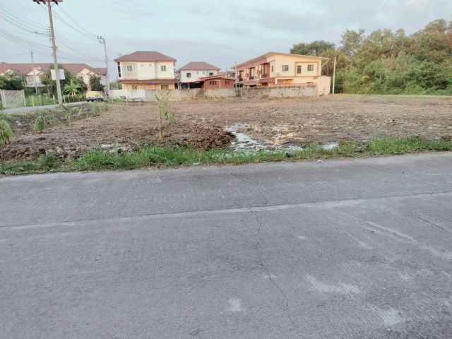 ขายถูกที่ดินบางกร่าง 624 ตรว แปลงมุม ติดถนนคอนกรีตสาธารณะ ซ.บางกรวย-ไทรน้อย 43 เมืองนนทบุรี