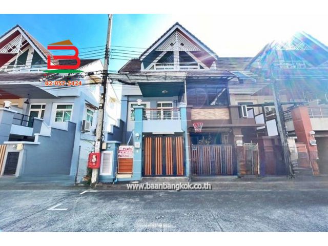 ทาวน์โฮม หมู่บ้าน เมอริทเพลส (ลาดพร้าว 87 แยก 10) เนื้อที่ 18.8 ตรว. ใกล้CDC เลียบด่วน แขวงวังทองหลาง เขตวังทองหลาง