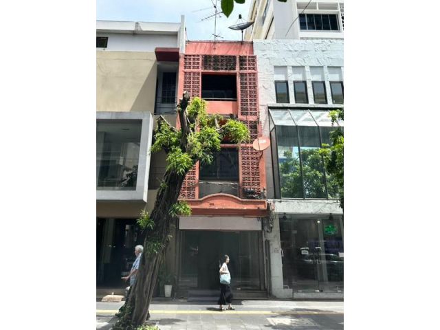 ให้เช่าอาคารพาณิชย์ 3 ชั้น 1 คูหา ติดถนนเมน สุขุมวิท ใกล้เอ็มควอเ