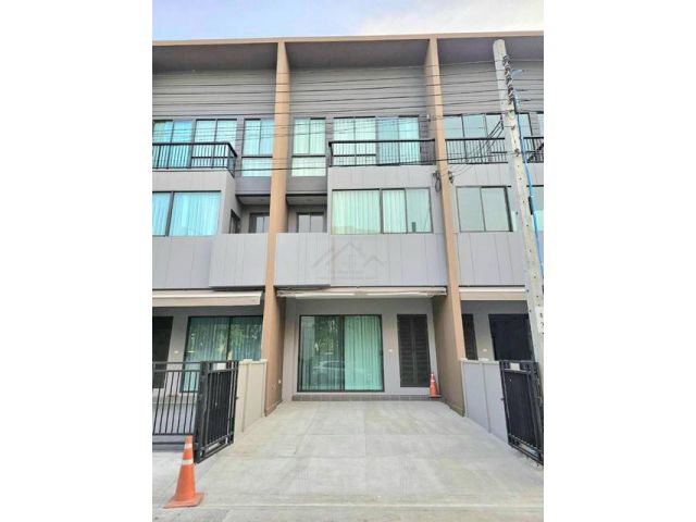 ให้เช่าทาวน์โฮม 3 ชั้น บ้านกลางเมือง พระราม 9 - กรุงเทพกรีฑ ตกแต่