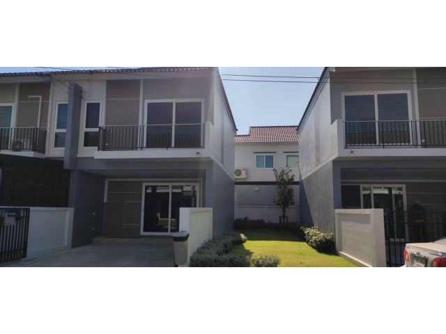 ขายบ้านพร้อมผู้เข่า