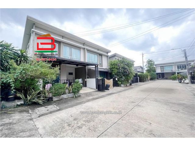 ทาวน์โฮม หมู่บ้าน พฤกษาวิลล์ 105/1 รามอินทรา-พระยาสุเรนทร์ เนื้อที่ 23.2 ตรว. (ถนนสุเหร่าคลองหนึ่ง13) ถนนพระยาสุเรนทร์ แขวงบางชัน เขตคลองสามวา