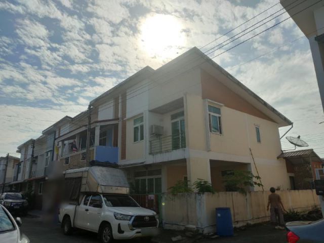 ขายบ้านทาวน์เฮ้าส์2ชั้นหลังมุม 28.7ตรว. 3ห้องนอน 2ห้องน้ำ ในหมู่บ้านไทยสมบูรณ์3