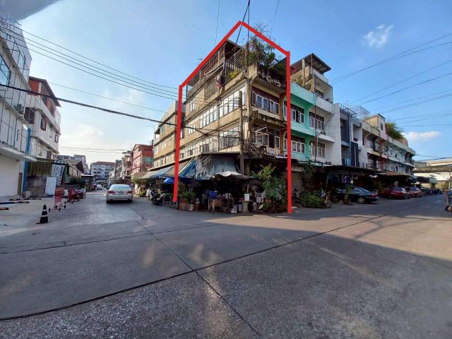 อาคารพาณิชย์ ซ.ลาดพร้าว 62 หลังมุม เข้าซอยเพียง 100 เมตร ใกล้ MRT โชคชัย 4 ทำเลดี จอดรถได้ ถนนกว้าง