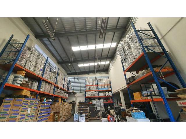 P1748 ขายโกดัง โรงงานขนาดเล็ก อาคารสำนักงาน สภาพสวยใหม่ ลาดพร้าว