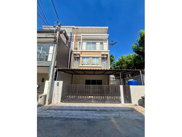 ให้เช่าทาวน์โฮม 3 ชั้น หมู่บ้านวิลเลตซิตี้ ทำเลดีพร้อมอยู่ ใกล้ APL หัวหมาก (N.1947)