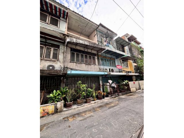 ขายอาคารพาณิชย์ 3 ชั้น เหมาะลงทุน ทำเลดีใกล้ BTS พระโขนง (N.1948)