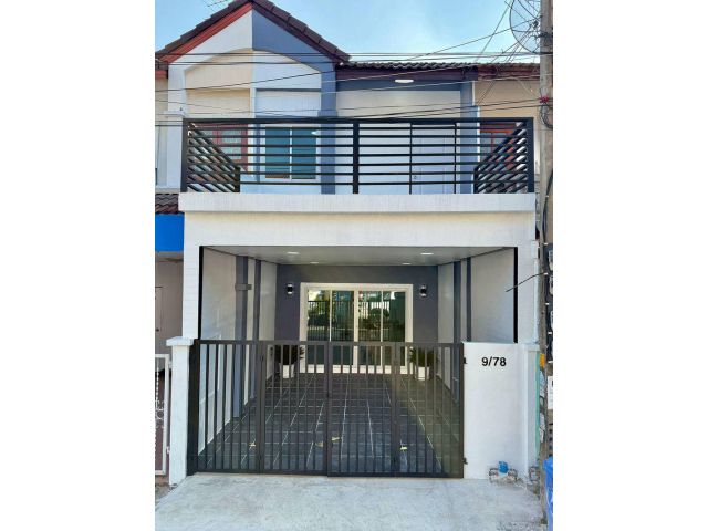 ขายทาวน์เฮ้าส์ 2 ชั้น หมู่บ้านศิริวรรณ 1 ซอยบางกร่าง 26 เนื้อที่ 16 ตารางวา 2 ห้องนอน