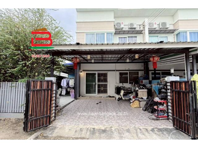 ทาวเฮ้าส์ หมู่บ้านศุภาลัย โนโววิลล์ คลอง 5 (ใกล้สวนน้ำลำลูกกา) เนื้อที่ 30.8 ตรว. อำเภอลำลูกกา ปทุมธานี