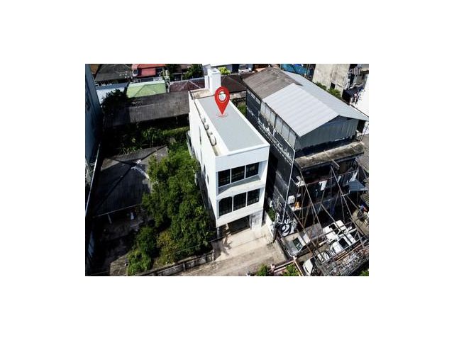 โฮมออฟฟิศย่านลาดพร้าวซอย 1 49 ตร.วา พื้นที่ใช้สอยประมาณ 300 ตร.ม.