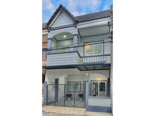 ขายทาวน์เฮ้าส์ 2 ชั้น หมู่บ้านบัวทองธานี ติดถนนกาญจนาภิเษก เนื้อที่ 20 ตารางวา 3 ห้องนอน