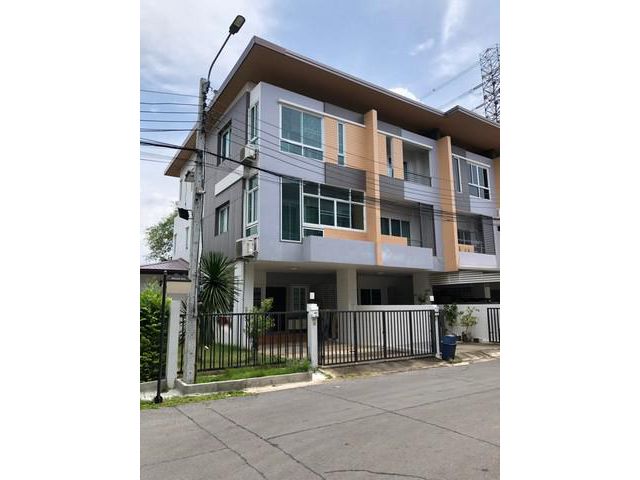 ขายทาวน์โฮม 3ชั้น หลังริม โครงการ โมทาวน์ บริโอ