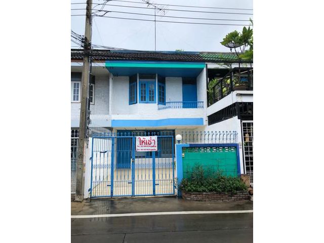 ให้เช่าทาวน์เฮ้าส์ 2ชั้น ทาสีใหม่ทั้งหลัง ซอยวชิรธรรมสาธิต