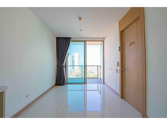 For sale Condo riviera wongamat beach front pattaya (S03-2212)