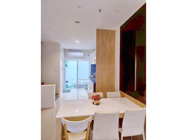 ทาวน์เฮาส์หรู 3 ชั้น รร.เตรียมน้อม 475.ม สุขาภิบาล 3 วงแหวนตะวั