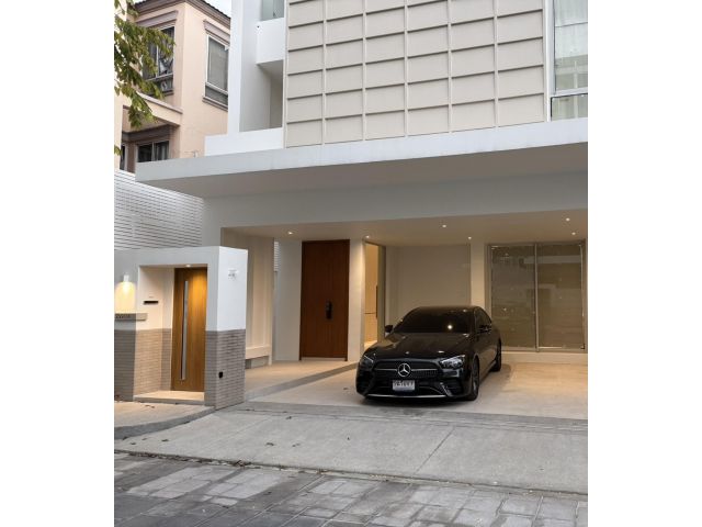 ขายหรือให้เช่า บ้านเดี่ยว 3 ชั้น โครงการ โนเบิล เทอร์รา พระราม 9 – เอกมัย เฟอร์นิเจอร์ครบ พร้อมเข้าอยู่