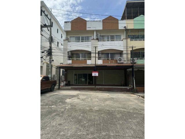 ขายอาคารพาณิชย์ 3 ชั้น 2 คูหาติด หลังมุม ทำเลดี เดินทางสะดวก อำเภอบางละมุง จังหวัดชลบุรี